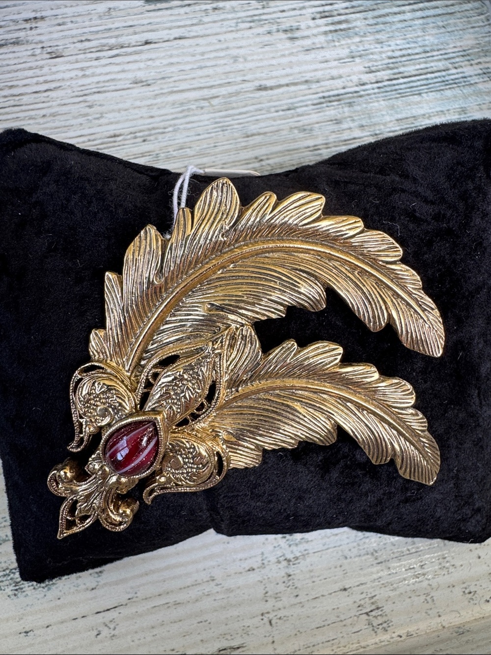 VTG Deadstock 1928 Gold-Tone Feather Brooch and Earring Set with Red Cabochons - Picture 2 of 8